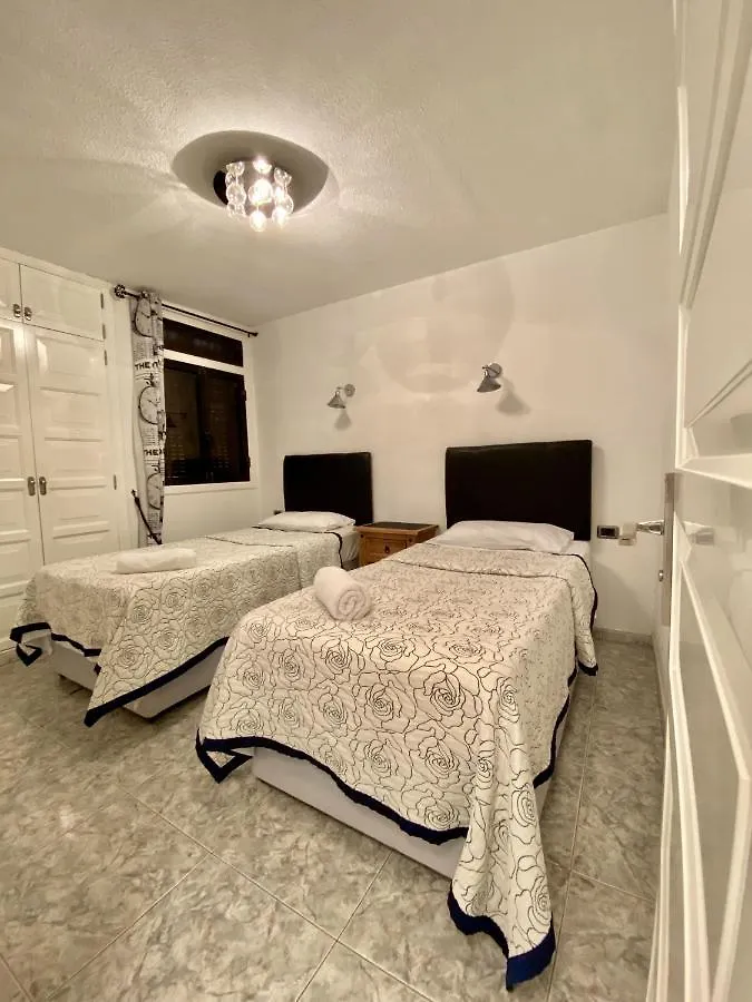 Victoria Court Modern 1 Bed Apartment Los Cristianos  0*, Los Cristianos (Tenerife)